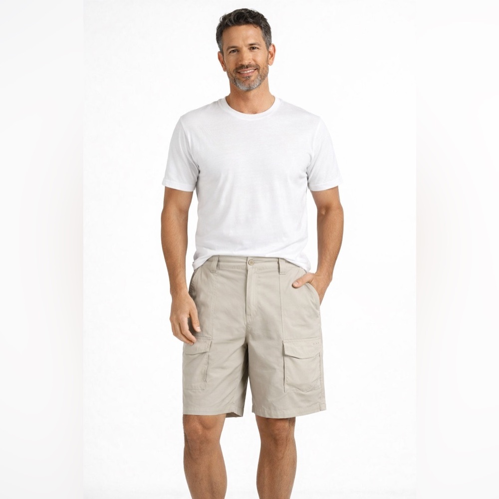 Columbia Mens PFG Omni Shade Cargo Shorts XL Beige Zip Pocket Fishing 8”…